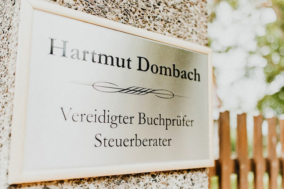 Eingangsschild Hartmut Dombach